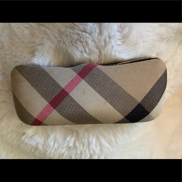 Burberry Accessories - 🌵❤️ 2 for $20! Burberry London glasses case